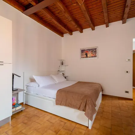Bronze Studio In By Wonderful Italy Apartment *