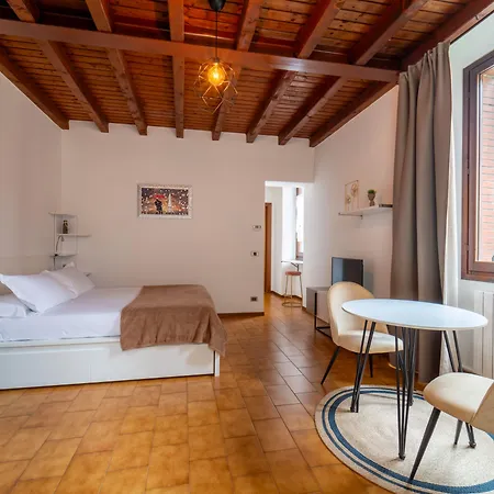 Bronze In By Wonderful Italy Apartment *