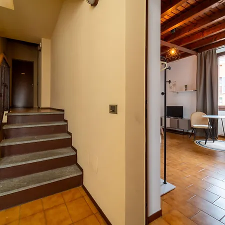 Bronze In By Wonderful Italy Apartment